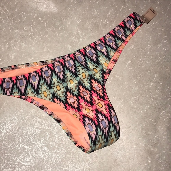 NWT Victorias Secret Medium ITSY Ruched Back Bikini - Picture 2 of 4